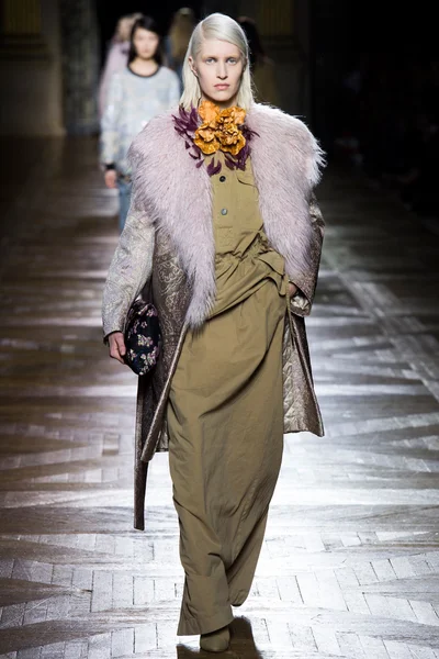 Look 45